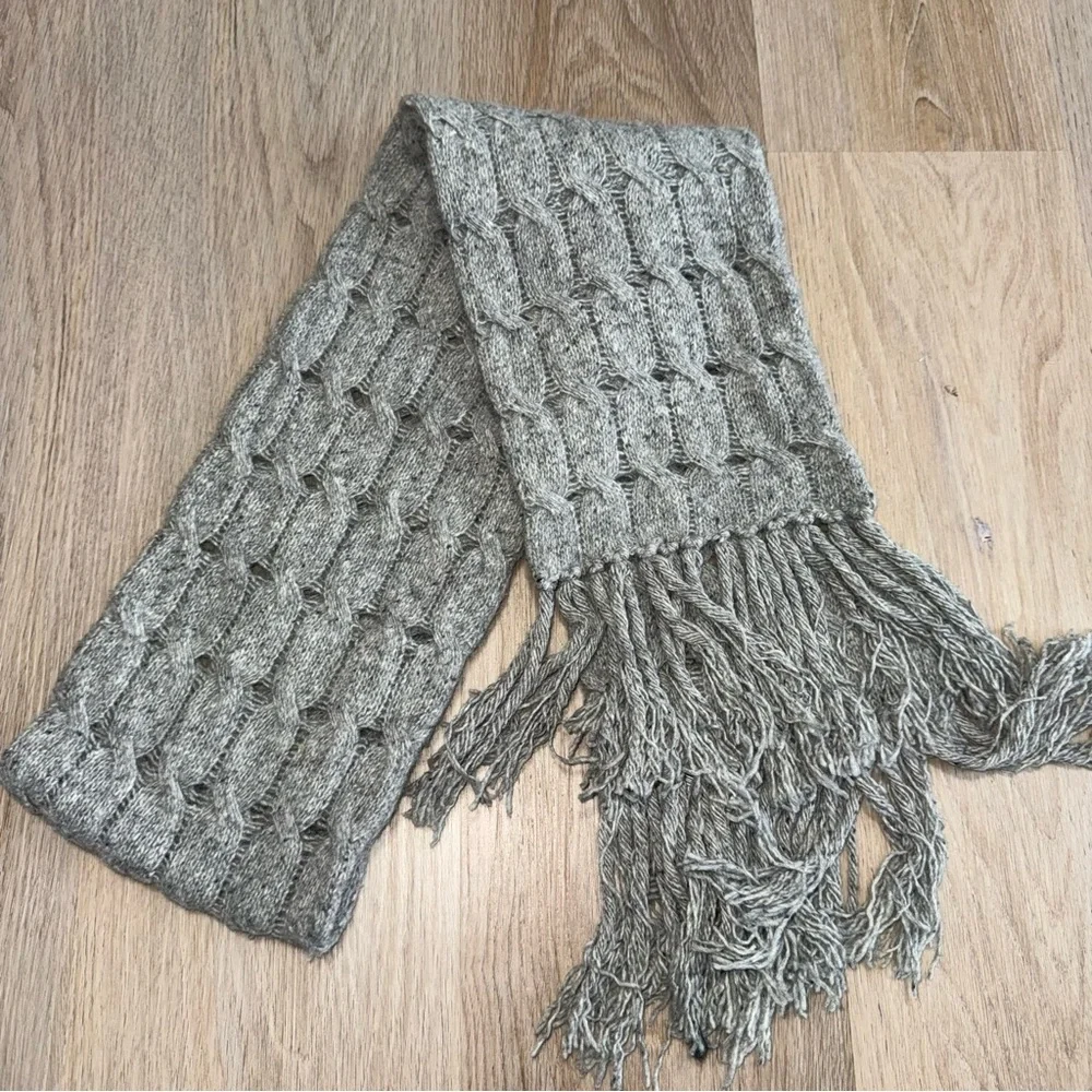 NWT Lauren Ralph Lauren Gray Wool Knit Scarf with Fringe